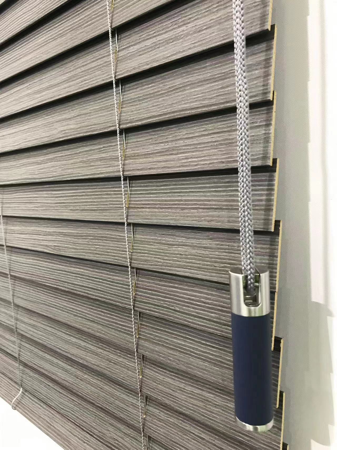 VENETIAN BLIND